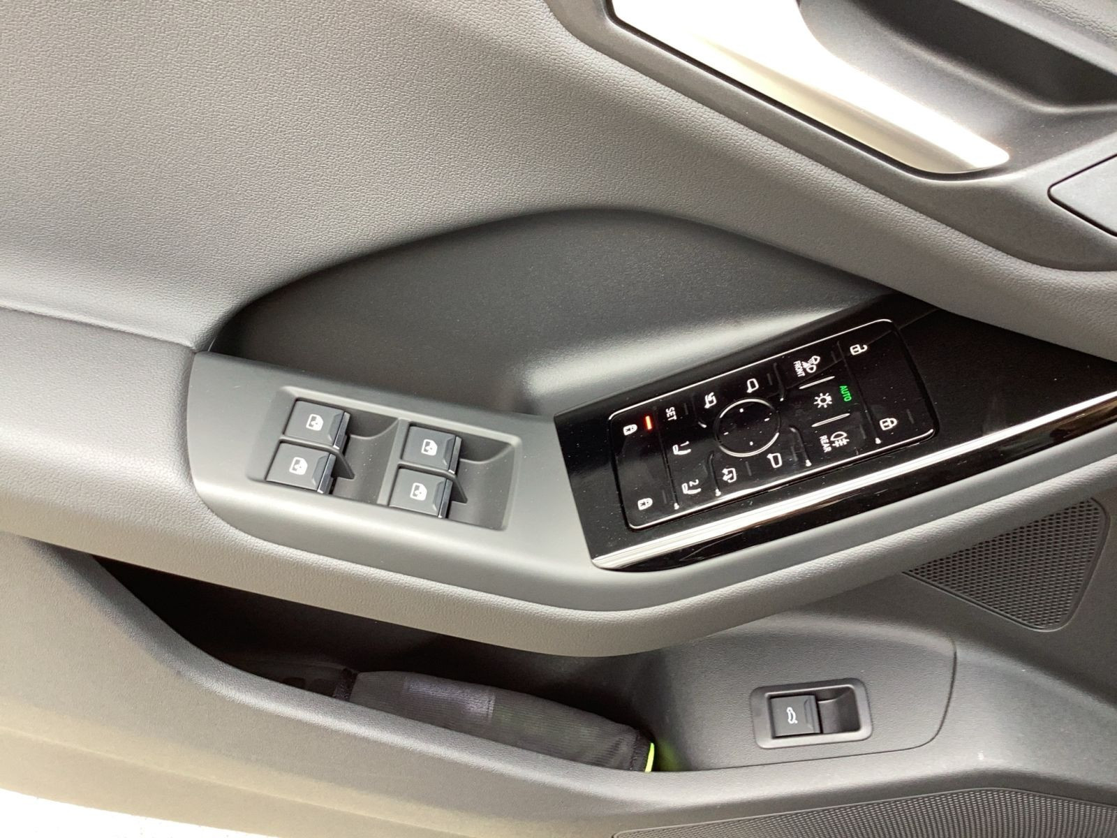 Audi - Q6 Sportback e-tron_15
