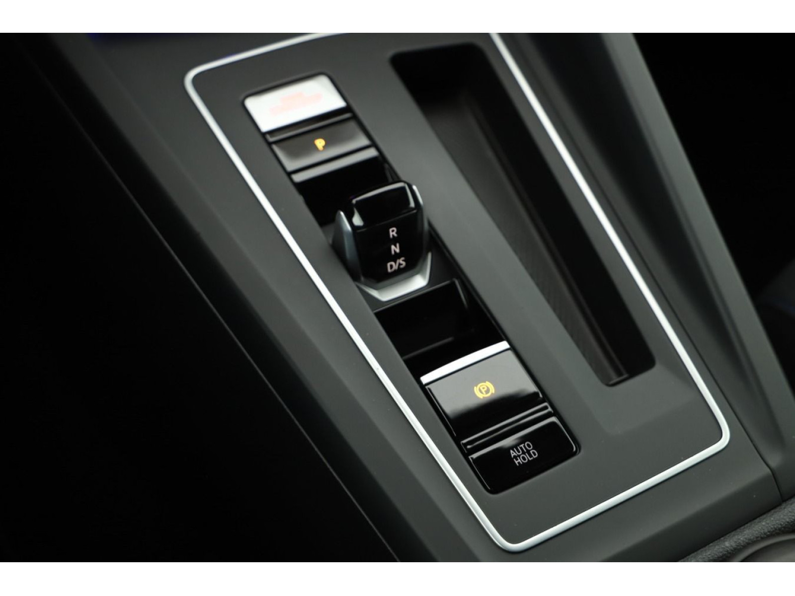 Volkswagen - Golf_11