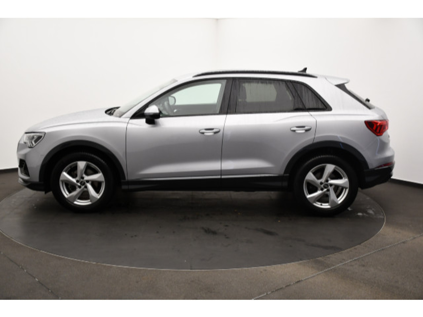 Audi - Q3_17