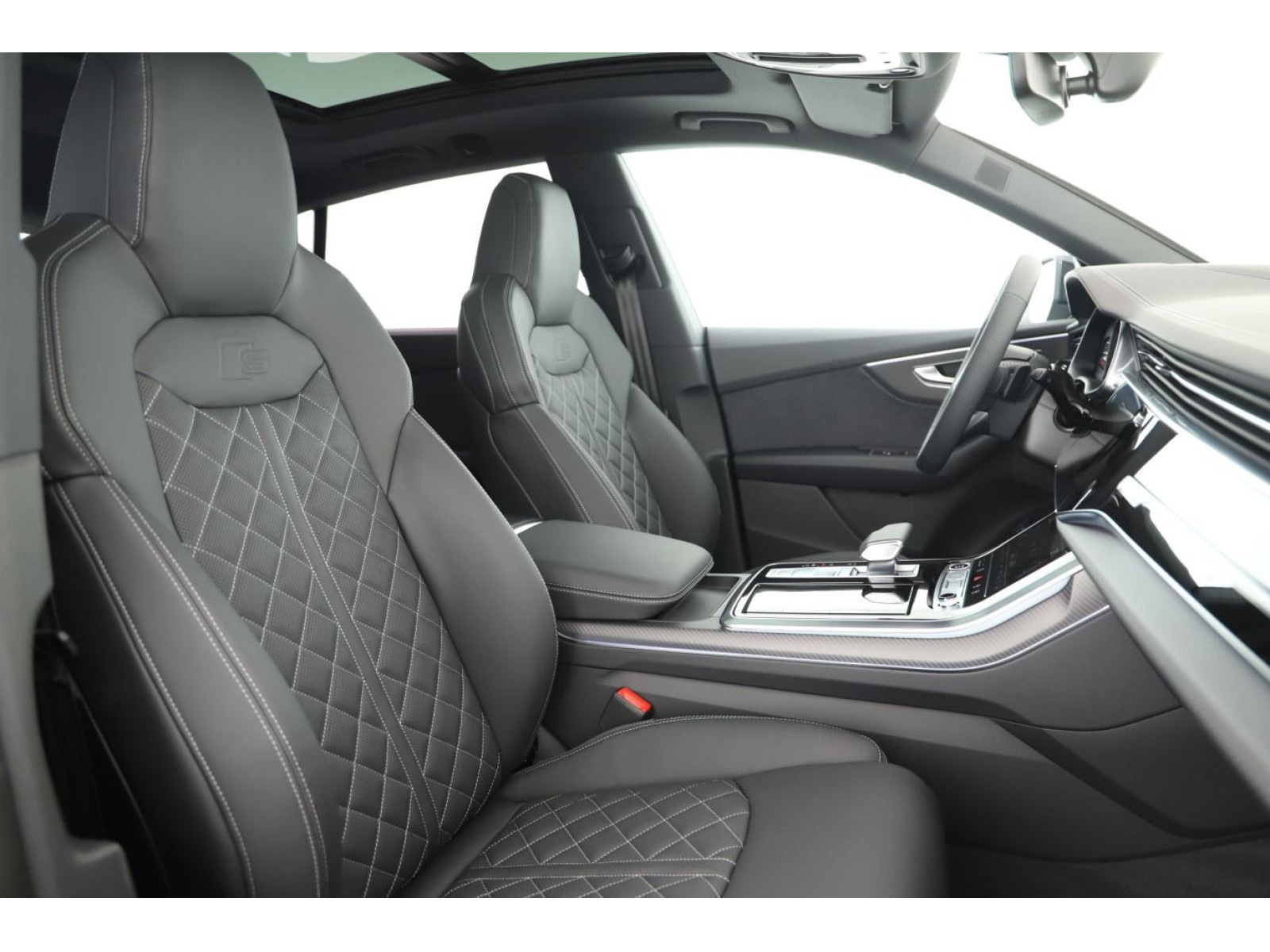 Audi - Q8_7