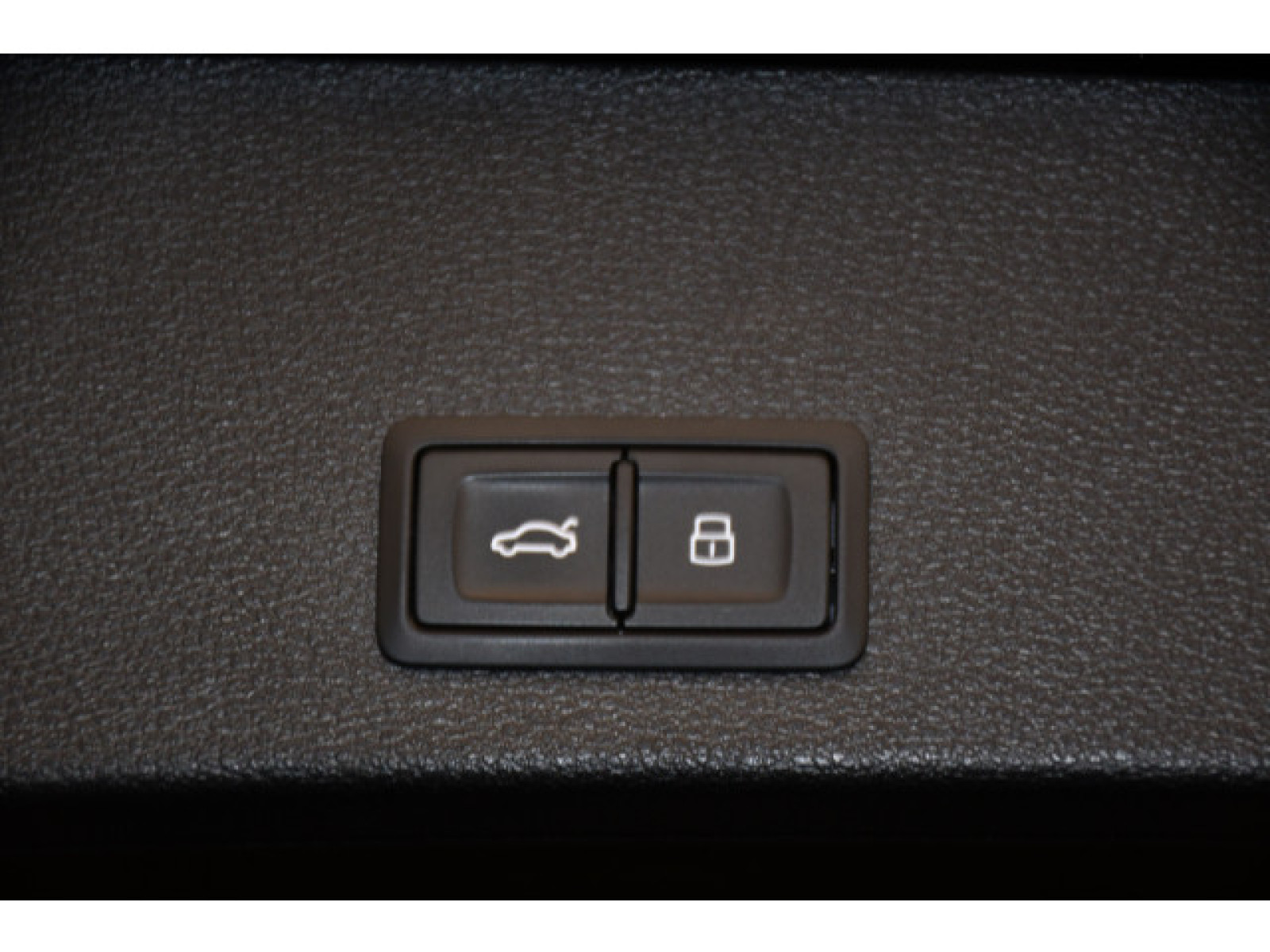 Audi - Q2_13