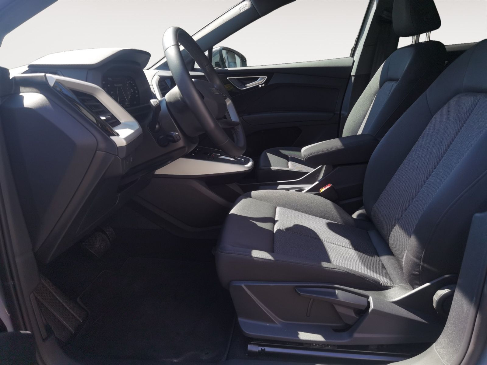 Audi - Q4 e-tron_11