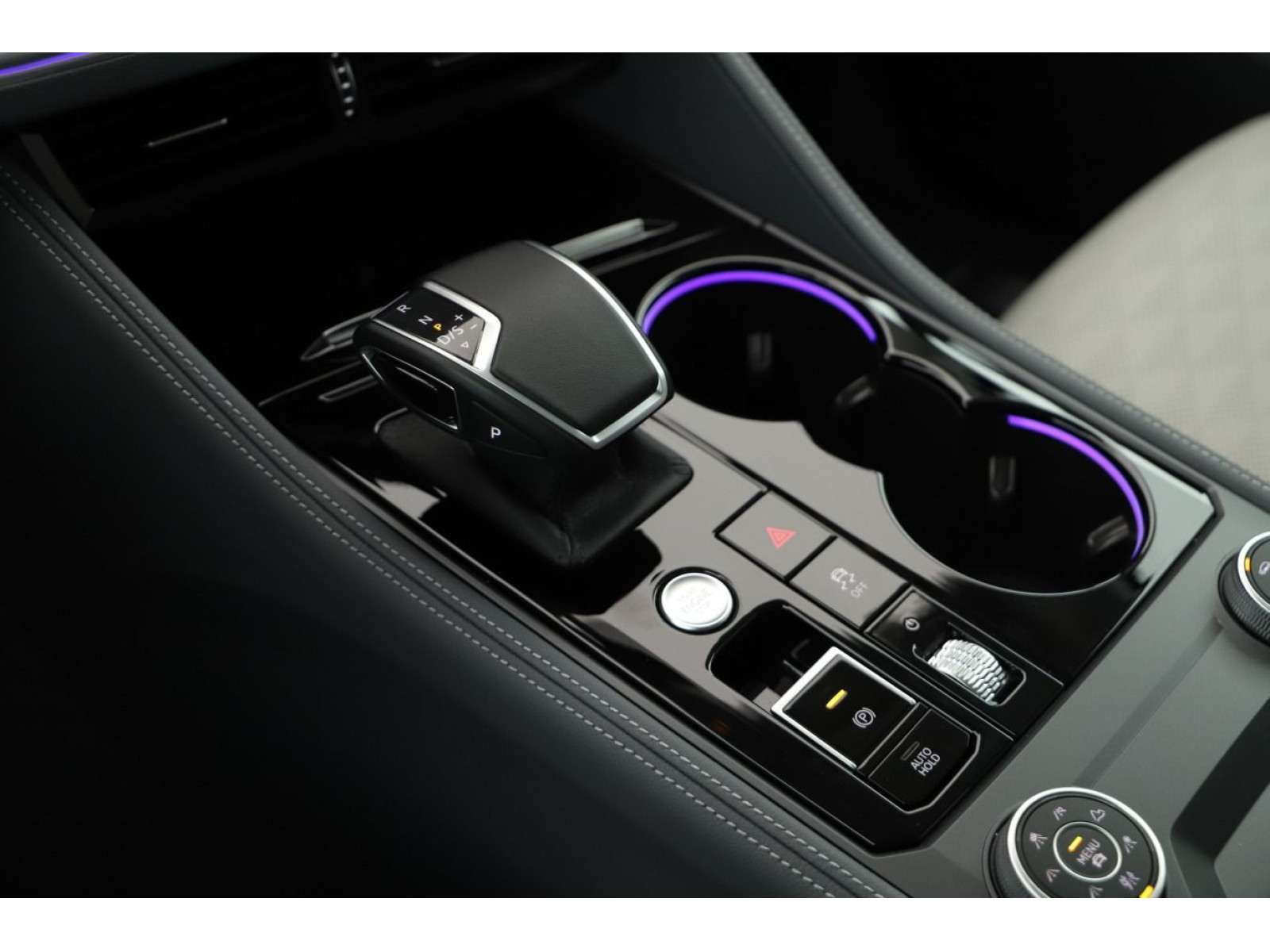 Volkswagen - Touareg_12