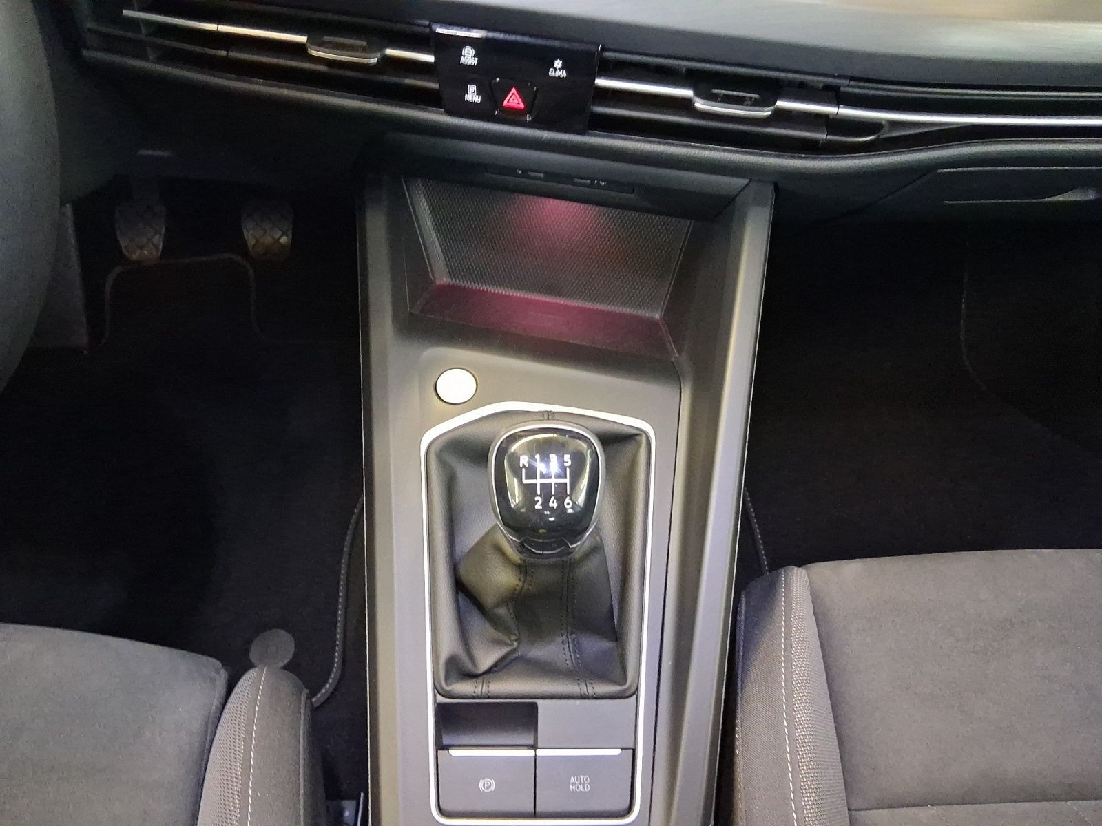 Volkswagen - Golf_12