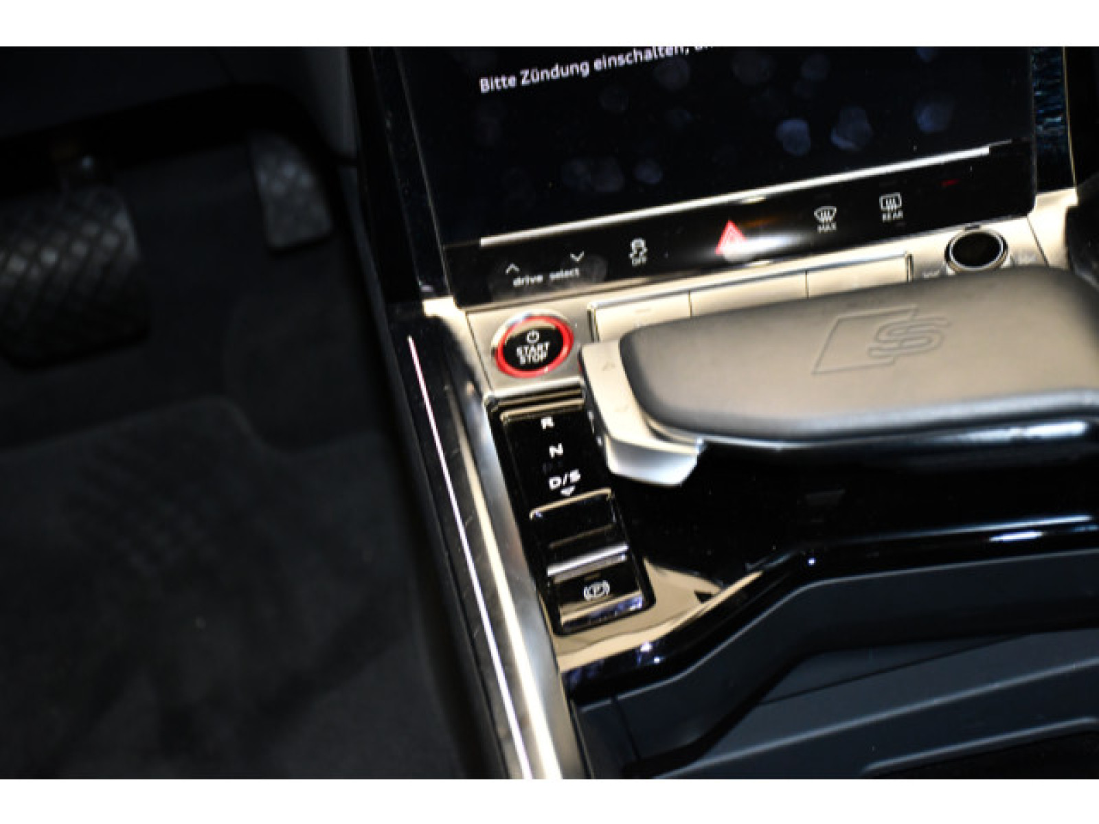 Audi - e-tron S_7