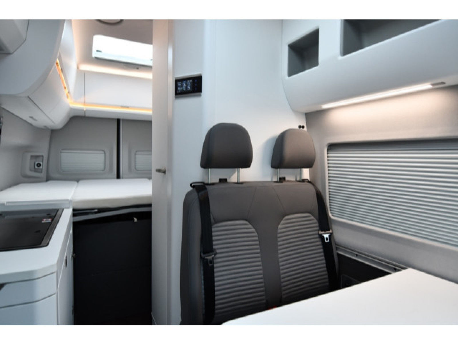 Volkswagen - California_12