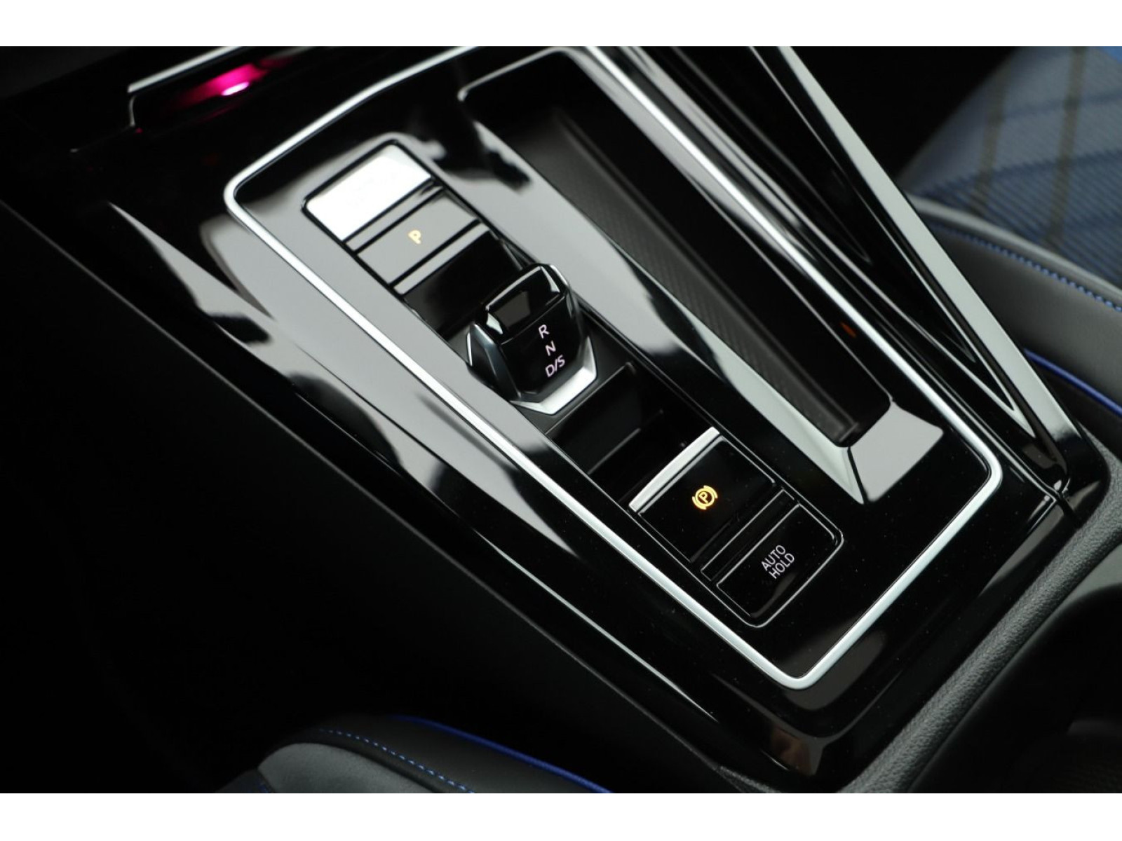 Volkswagen - Golf_12