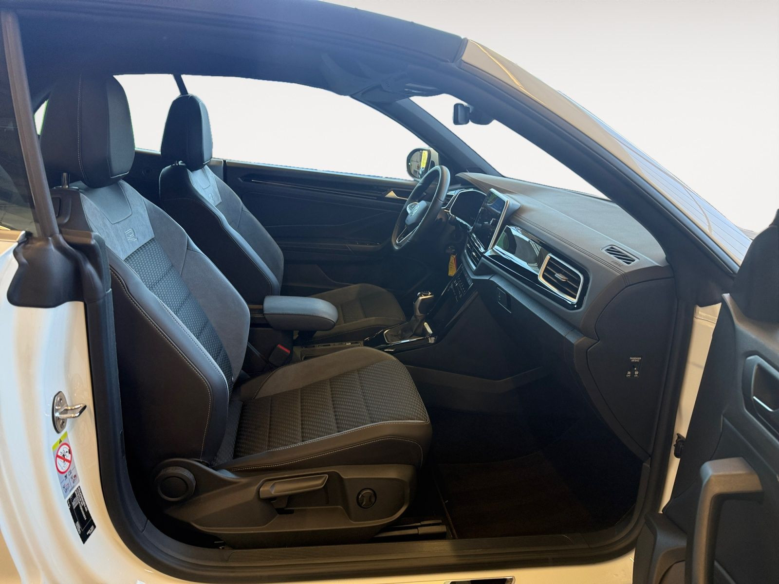 Volkswagen - T-Roc Cabriolet_16