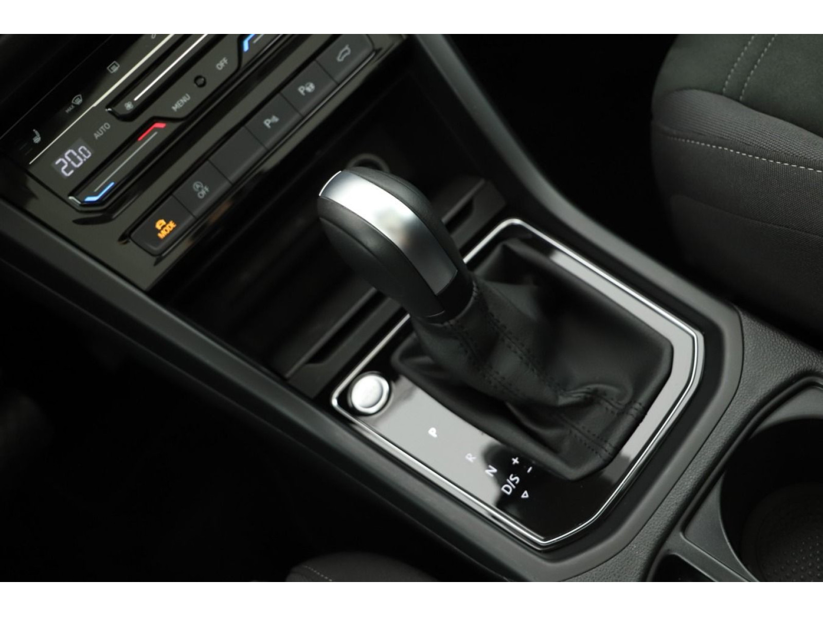 Volkswagen - Touran_11