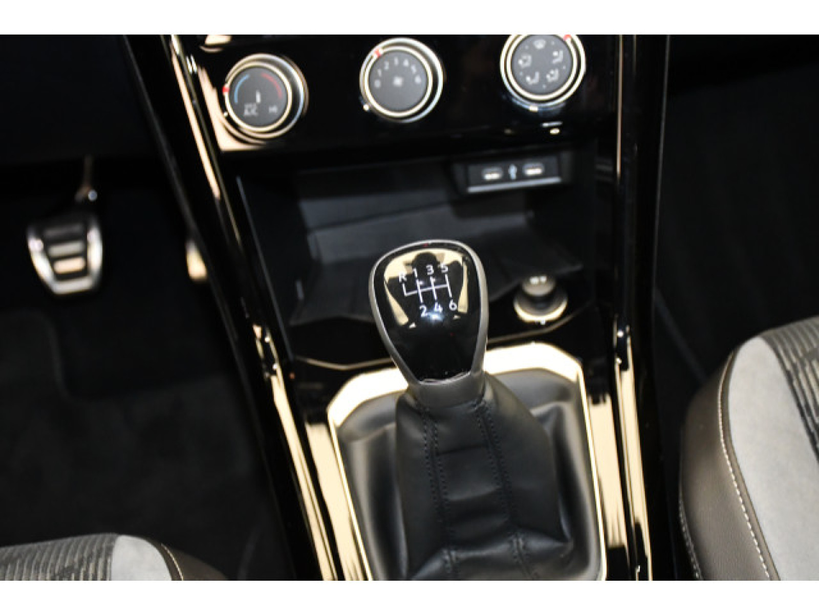 Volkswagen - T-Roc_7
