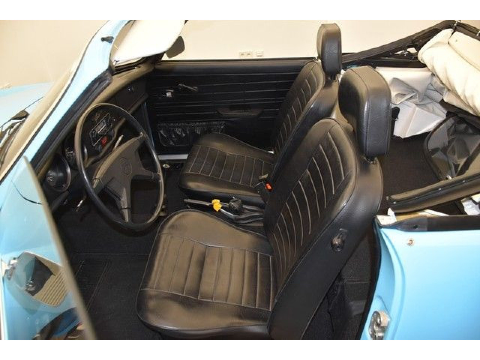 Volkswagen - Karmann Ghia_3