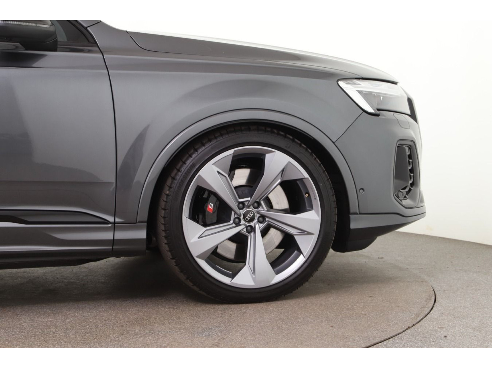 Audi - SQ7_4