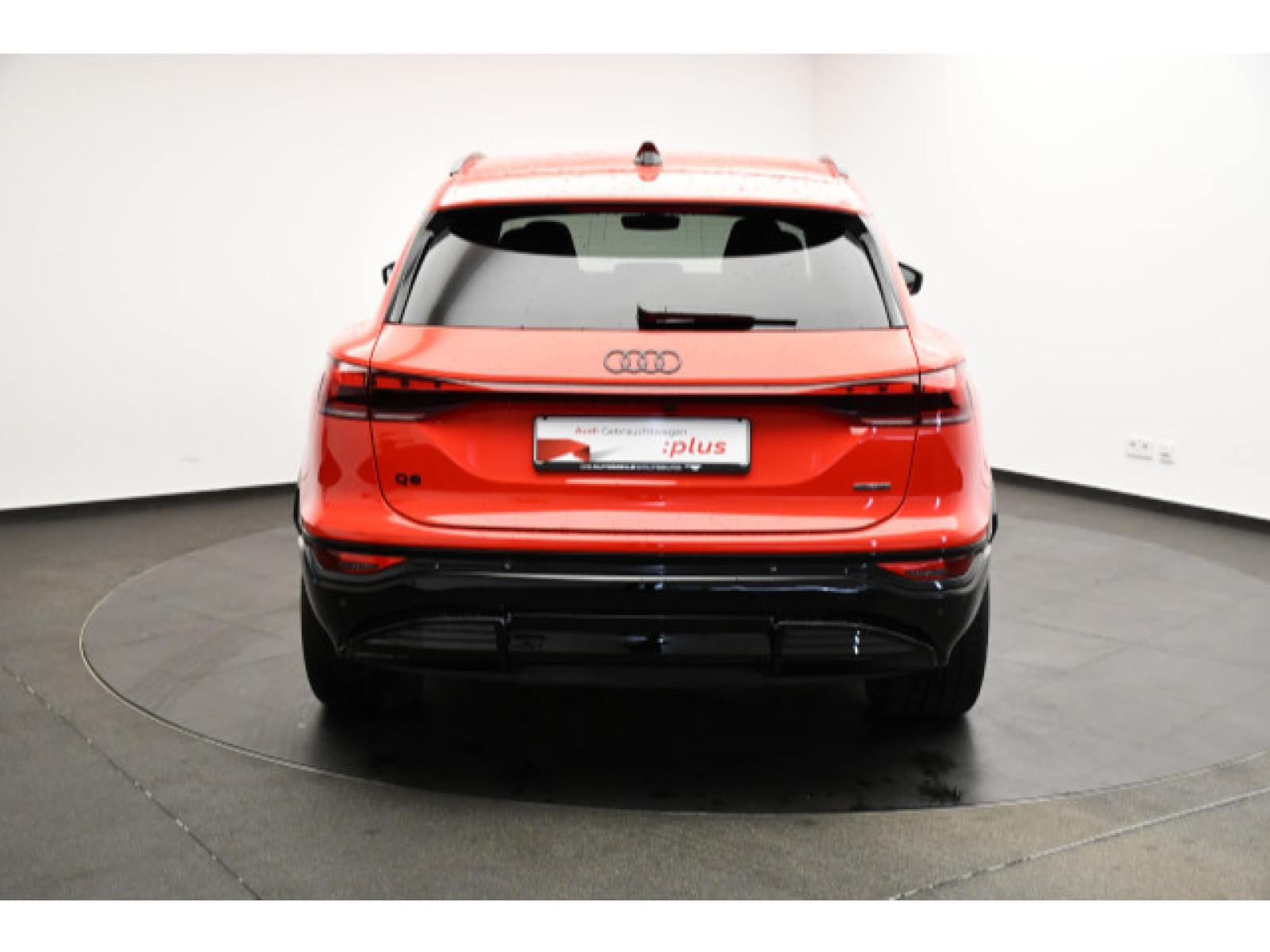 Audi - Q6 e-tron_23