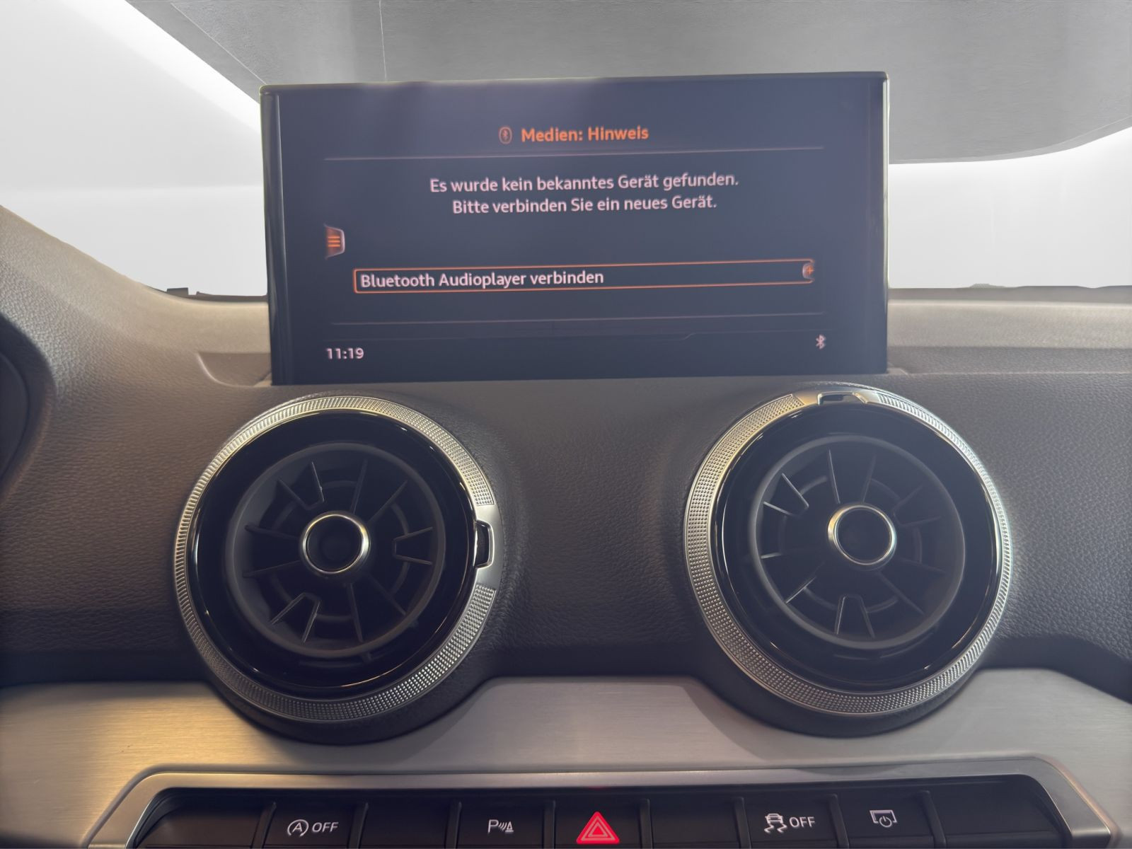 Audi - Q2_15
