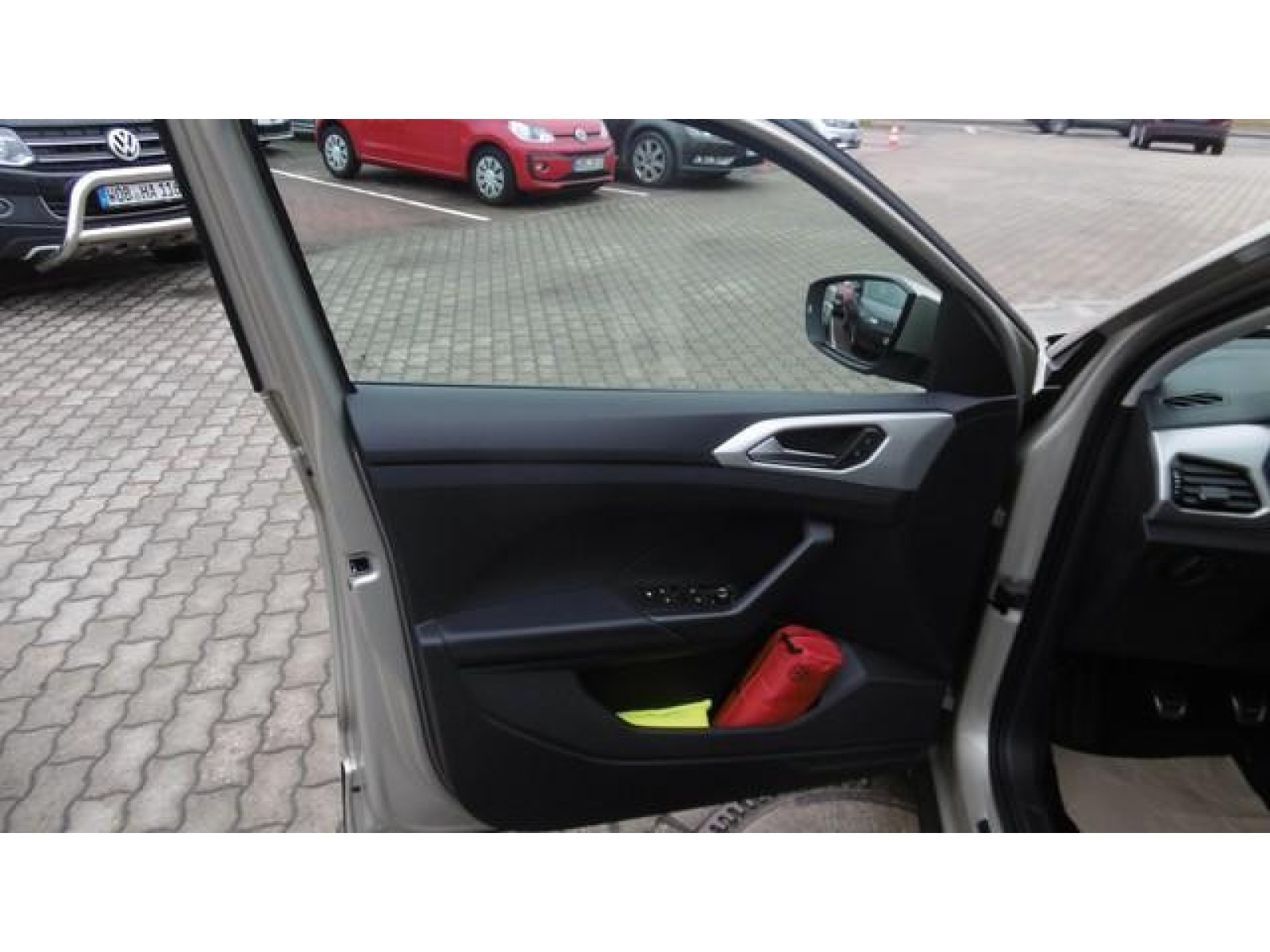 Volkswagen - T-Cross_12