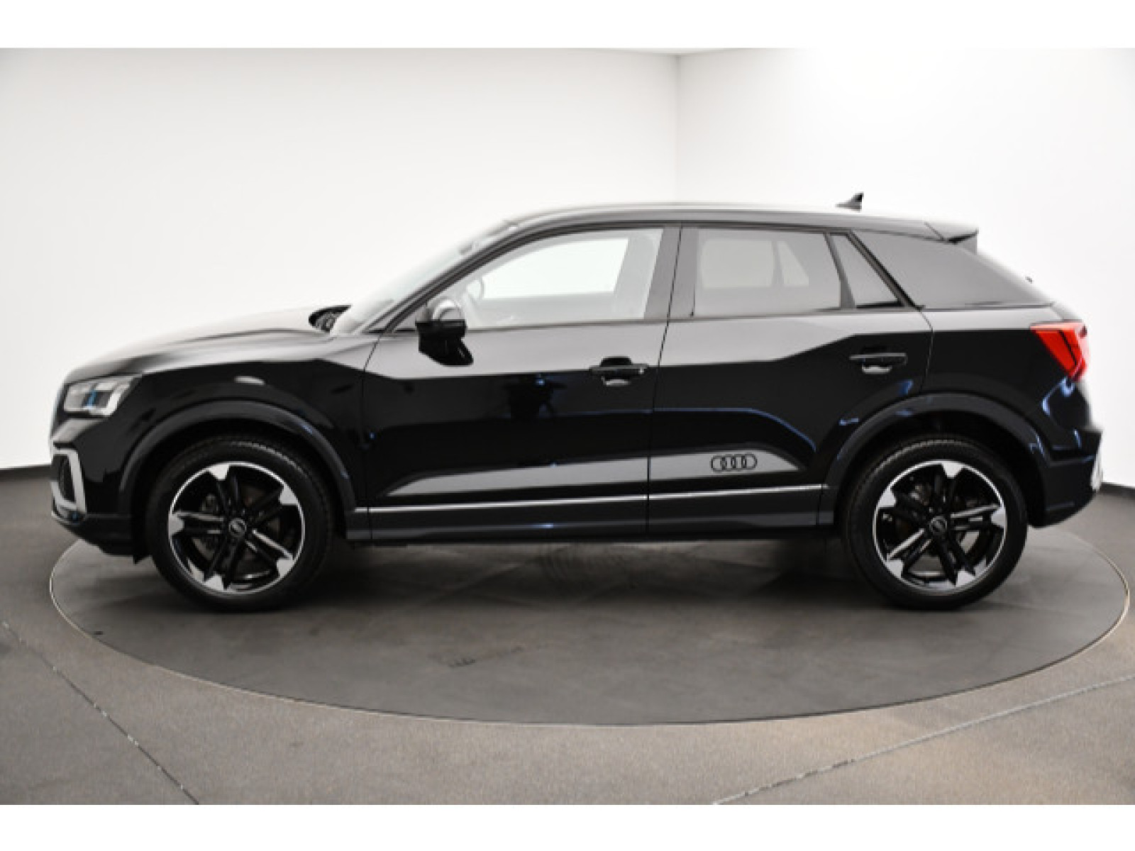 Audi - Q2_19