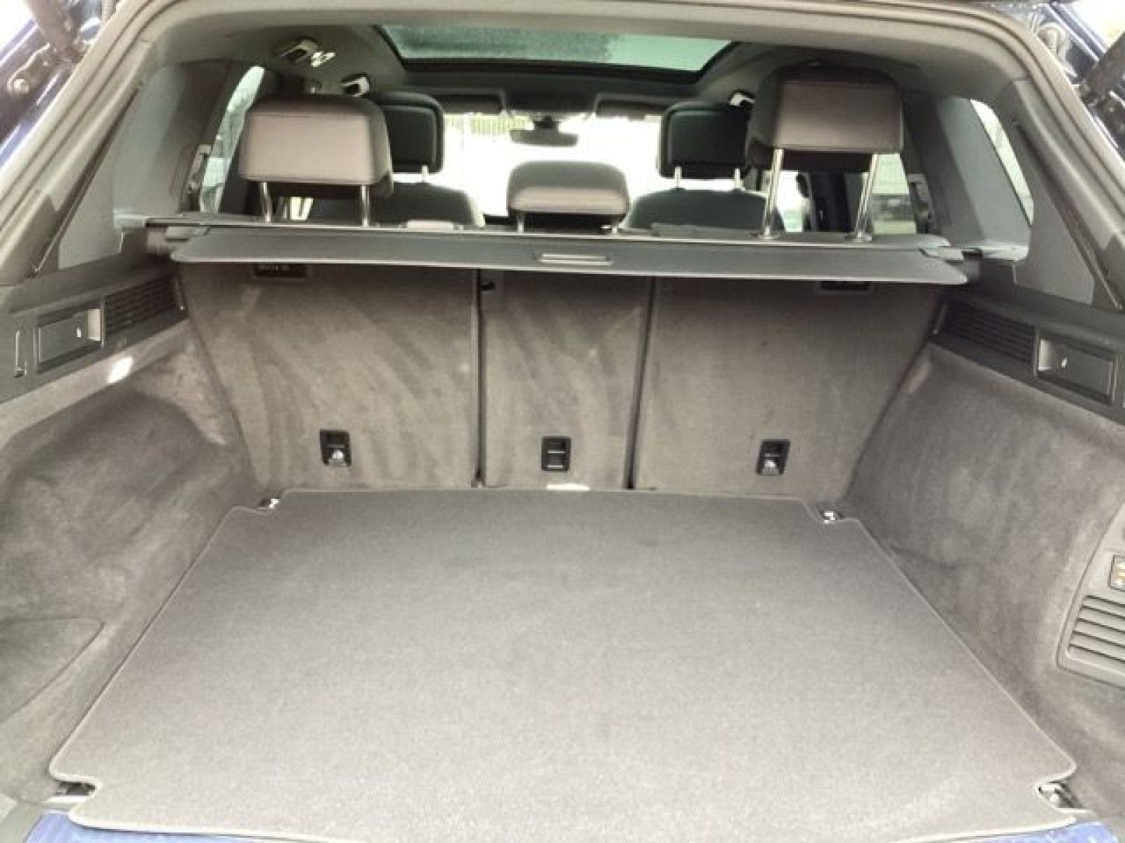 Volkswagen - Touareg_13