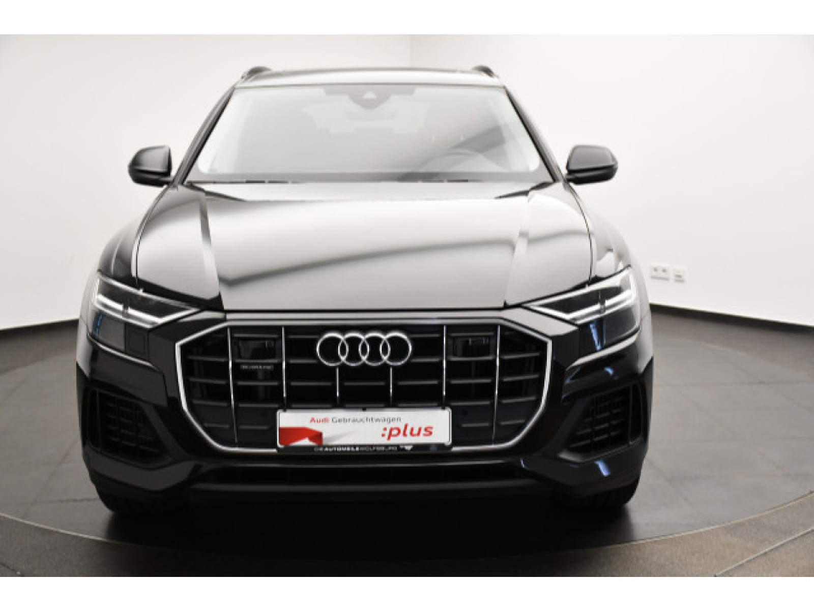 Audi - Q8_20