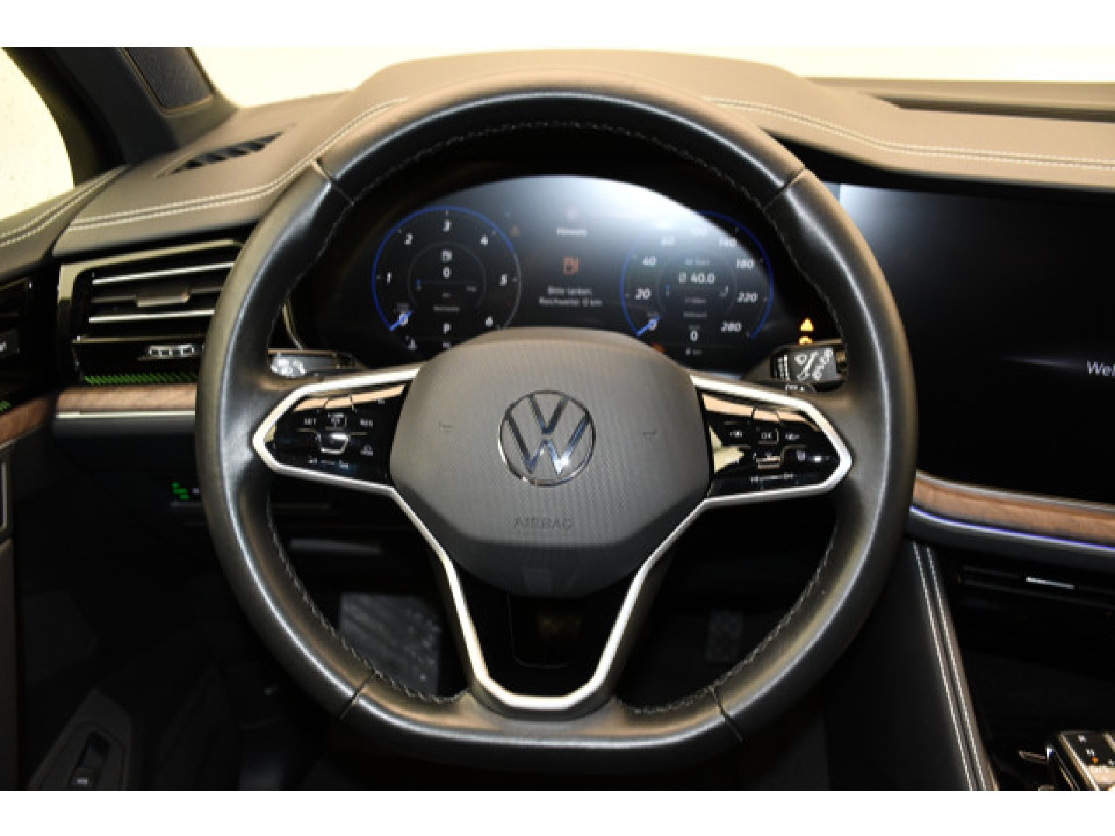 Volkswagen - Touareg_6