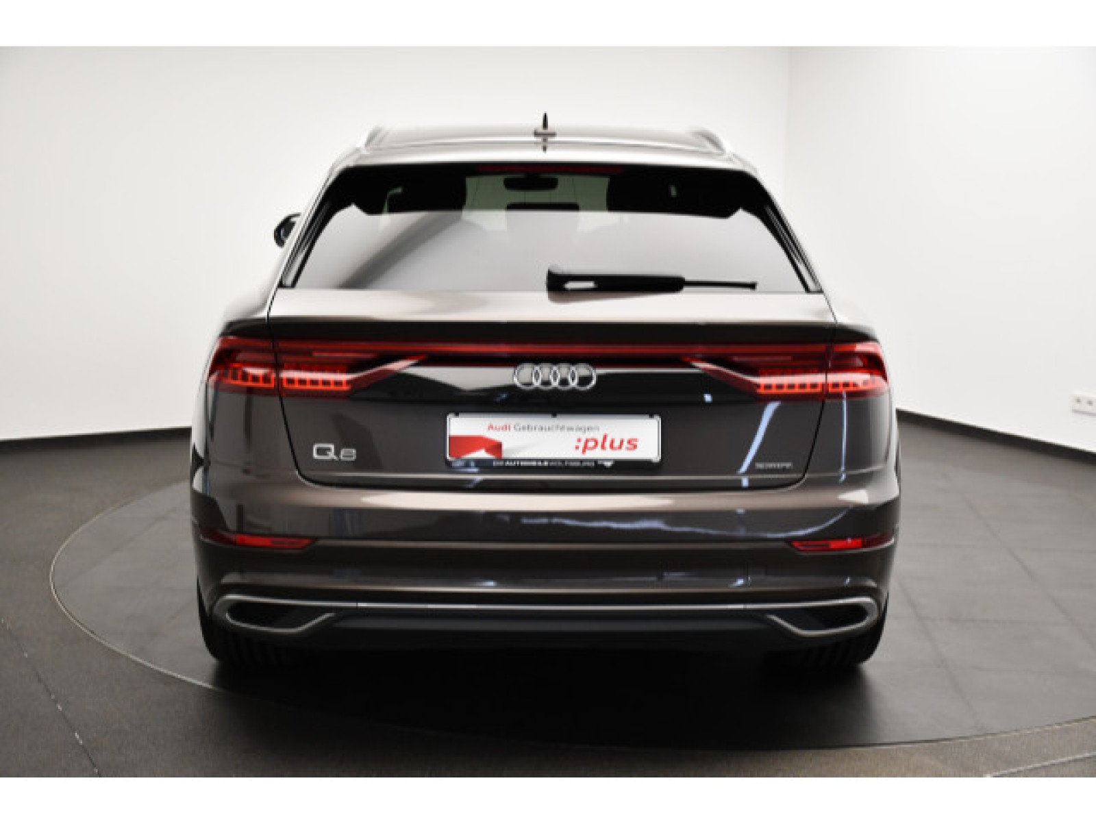 Audi - Q8_22