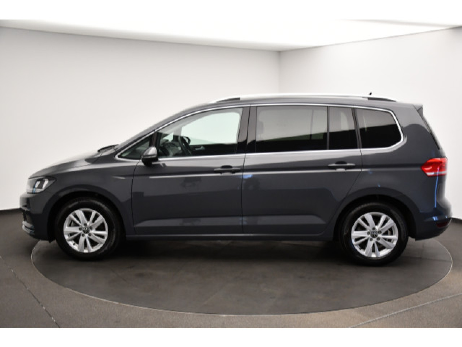 Volkswagen - Touran_17