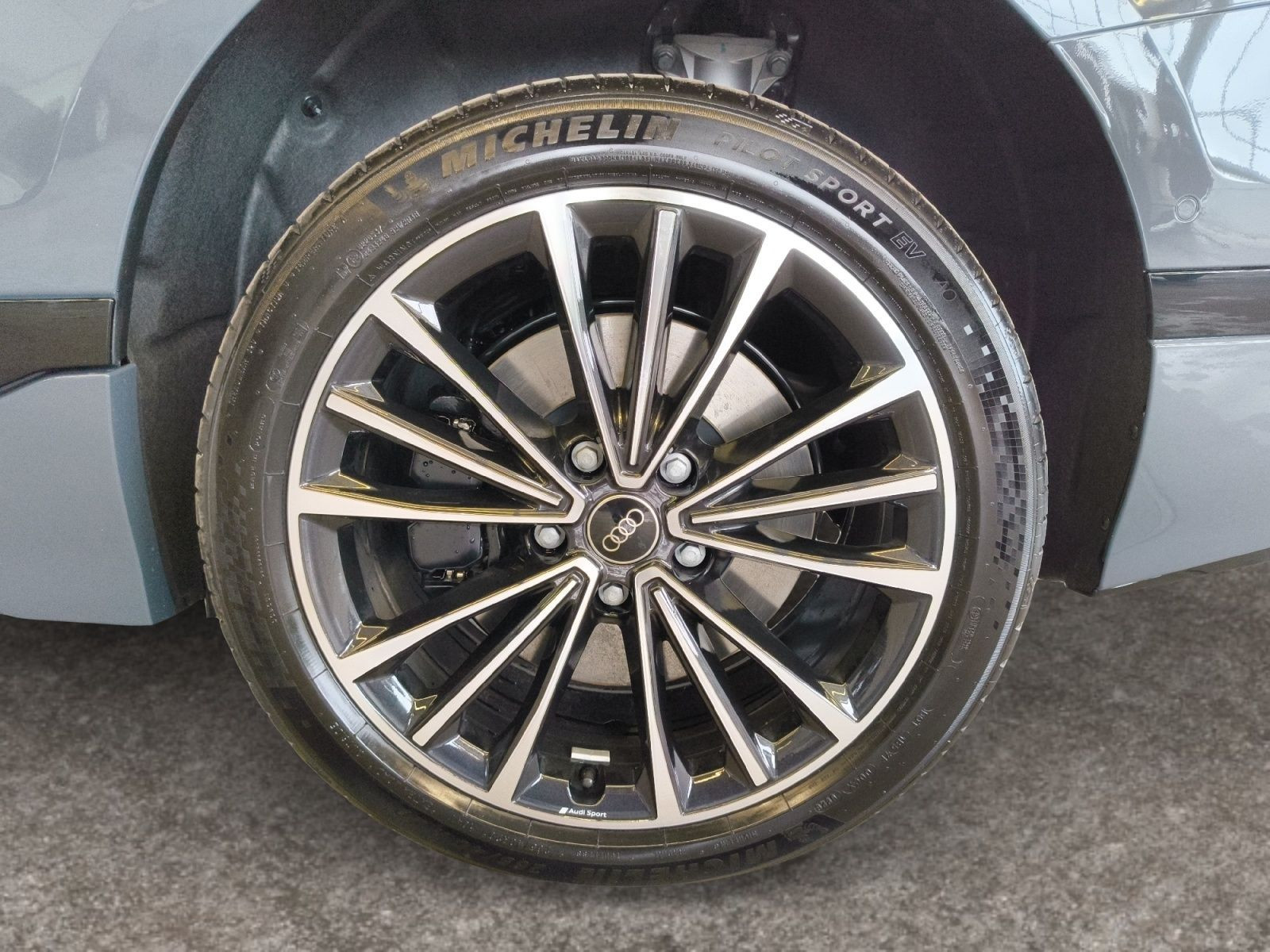 Audi - S6 Sportback e-tron_15