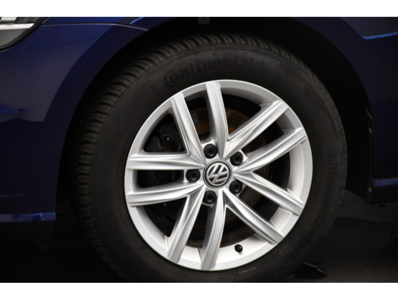 Volkswagen - Golf_11