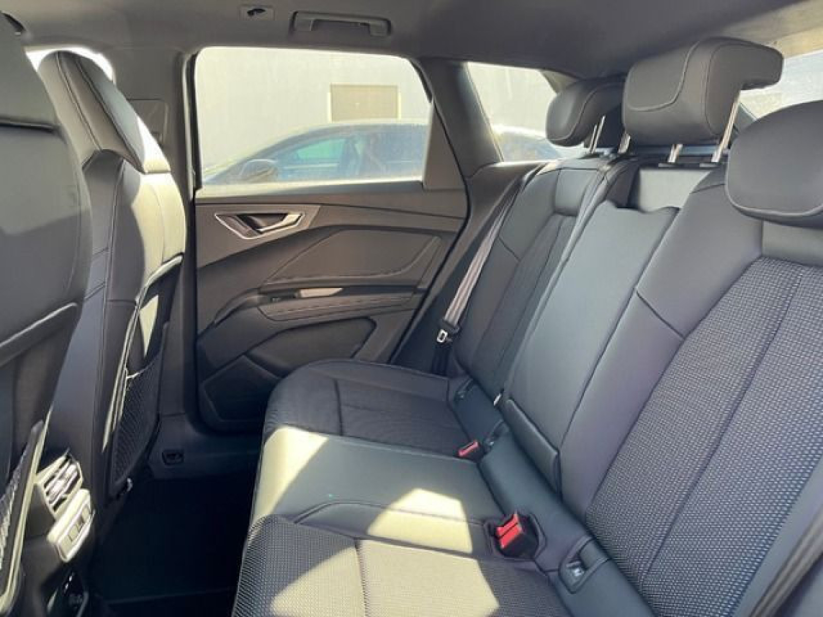 Audi - Q4 e-tron_13