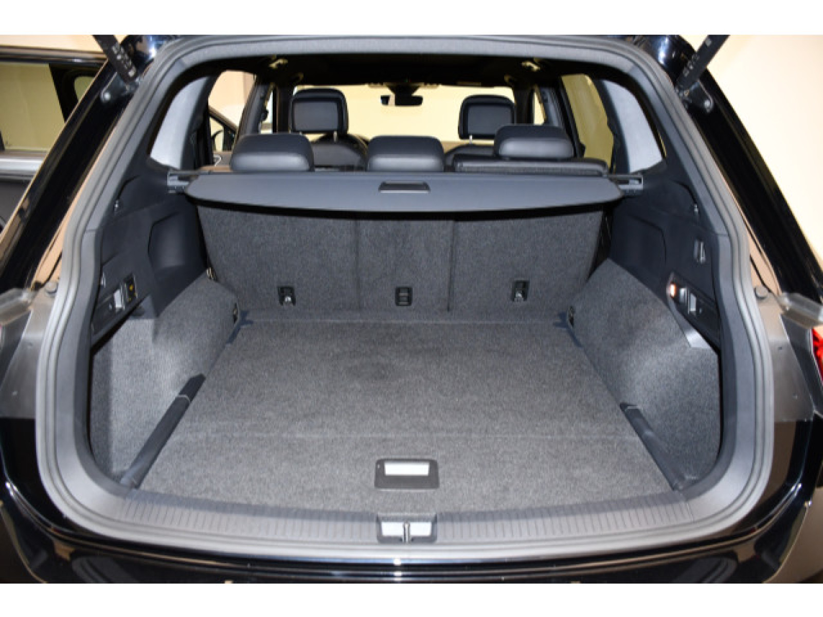 Volkswagen - Tiguan Allspace_12
