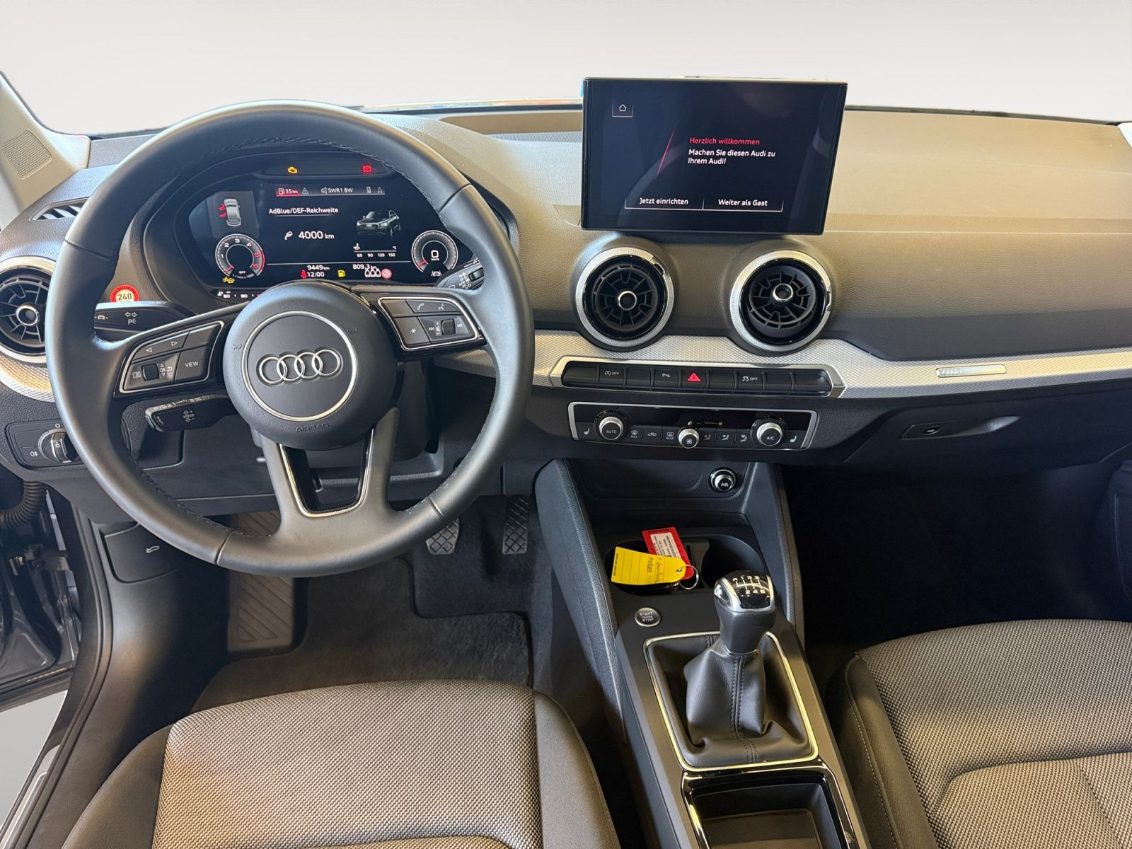 Audi - Q2_12