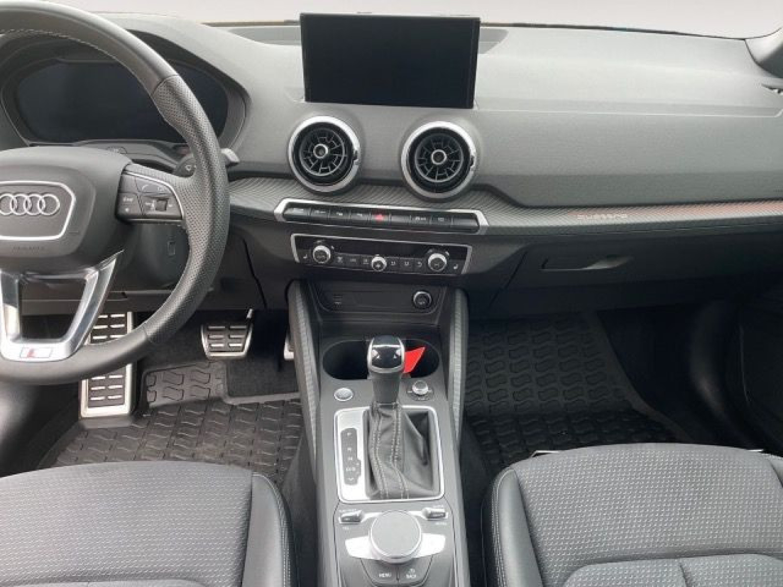 Audi - Q2_12