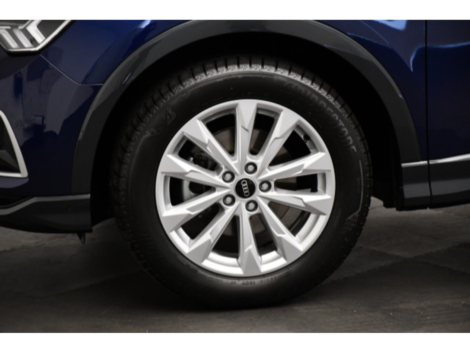 Audi - Q3_15
