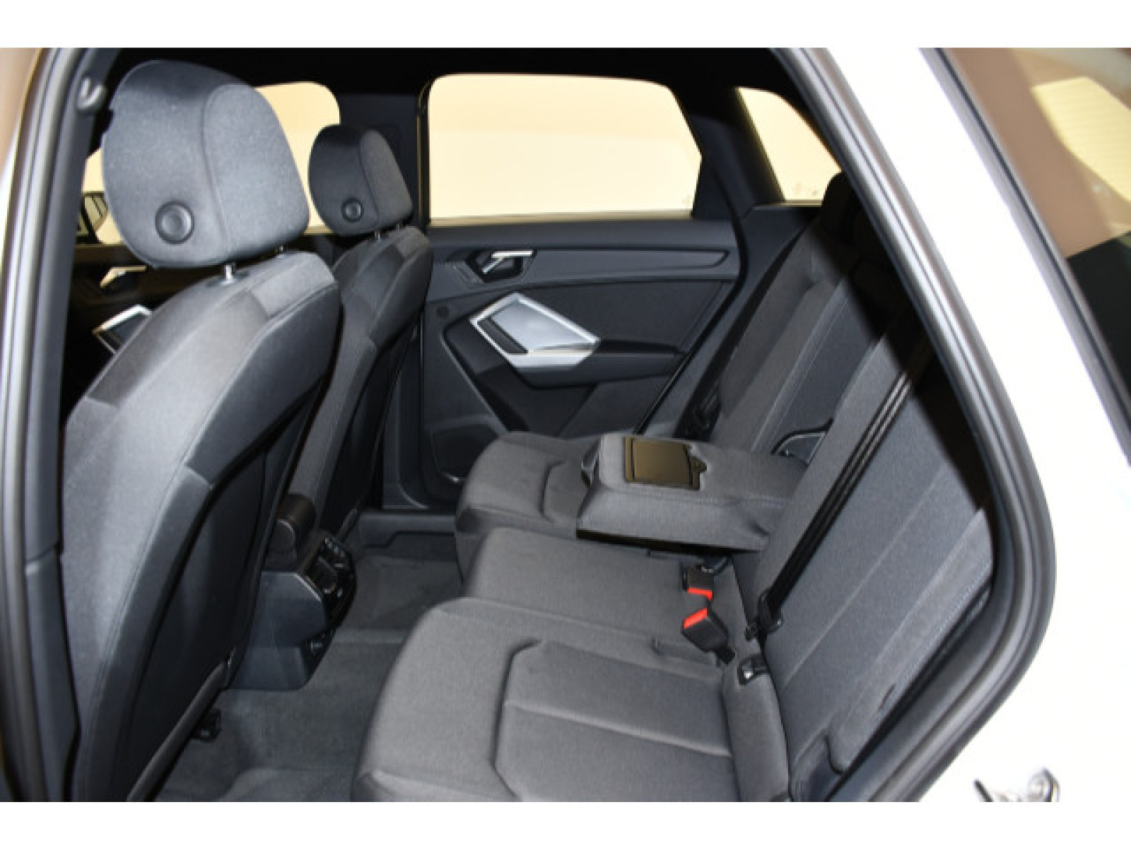 Audi - Q3_11