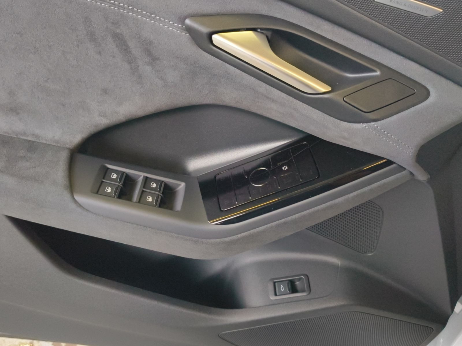 Audi - Q6 e-tron_15