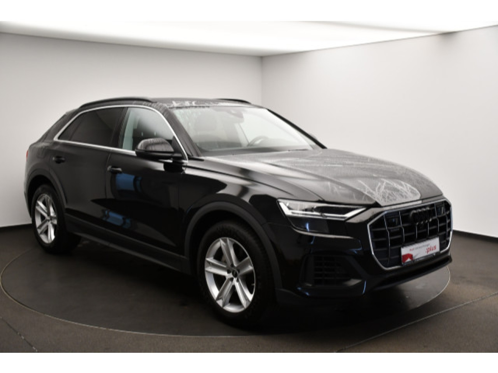 Audi - Q8_16