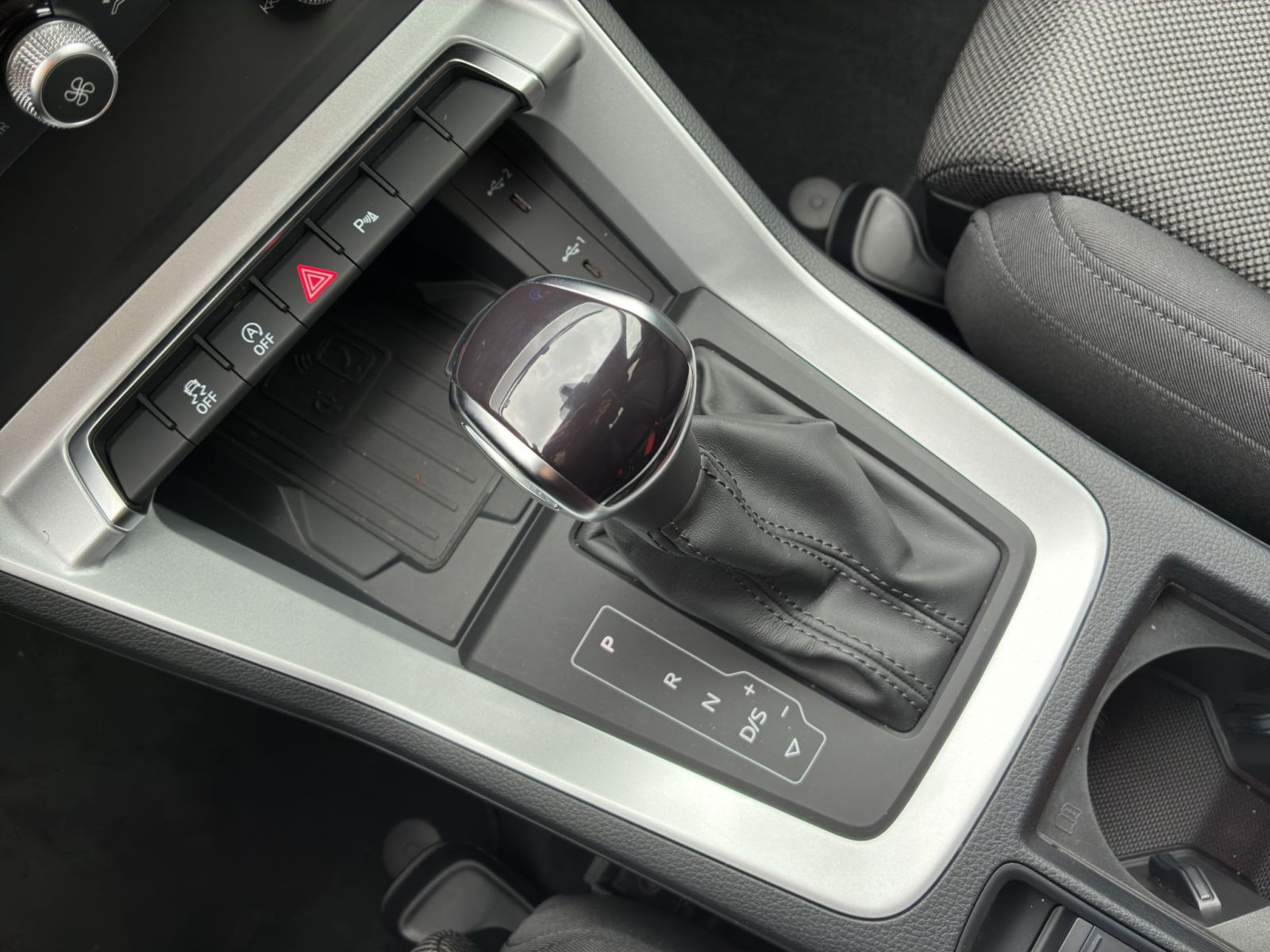 Audi - Q3_11