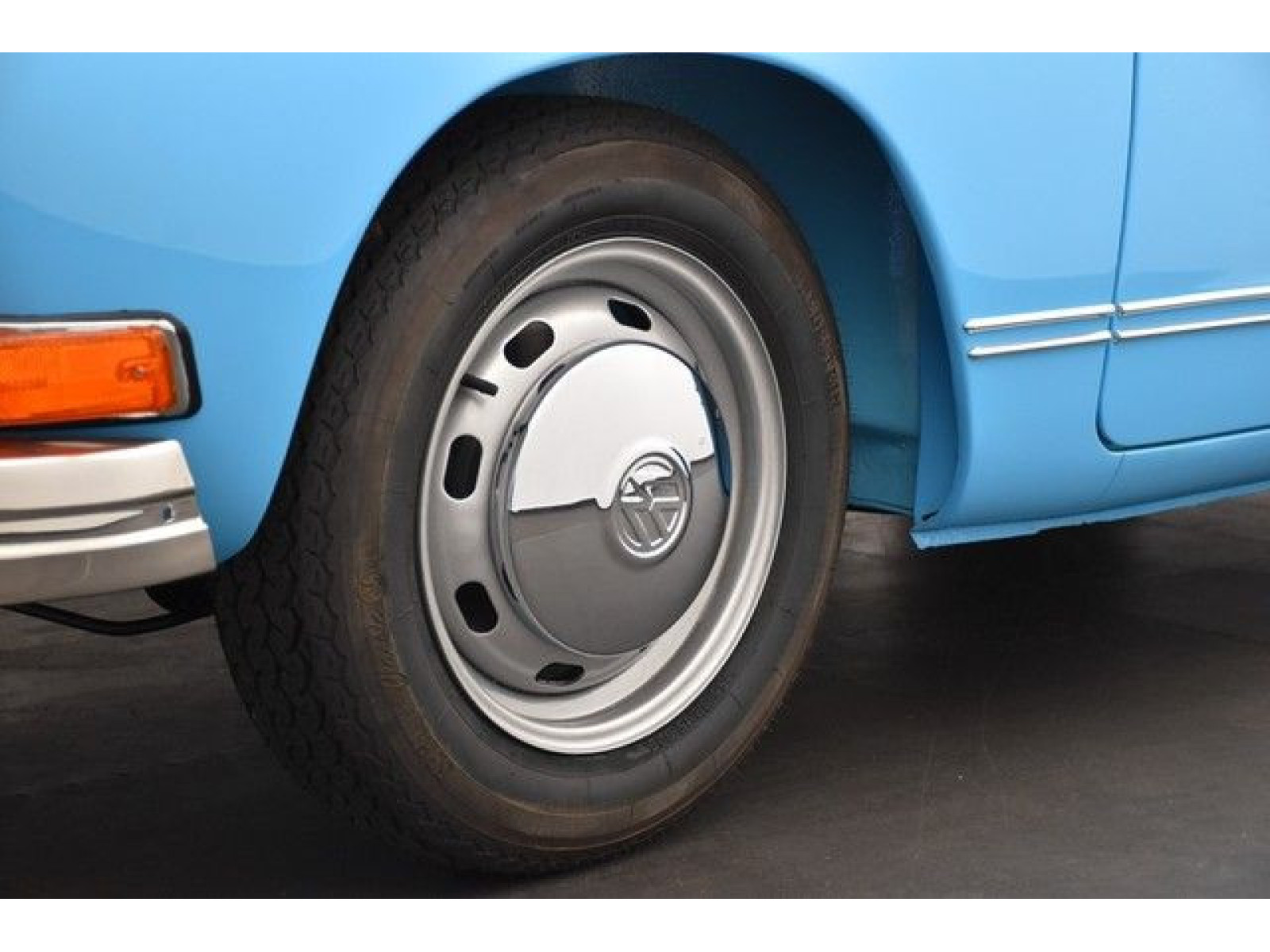 Volkswagen - Karmann Ghia_11