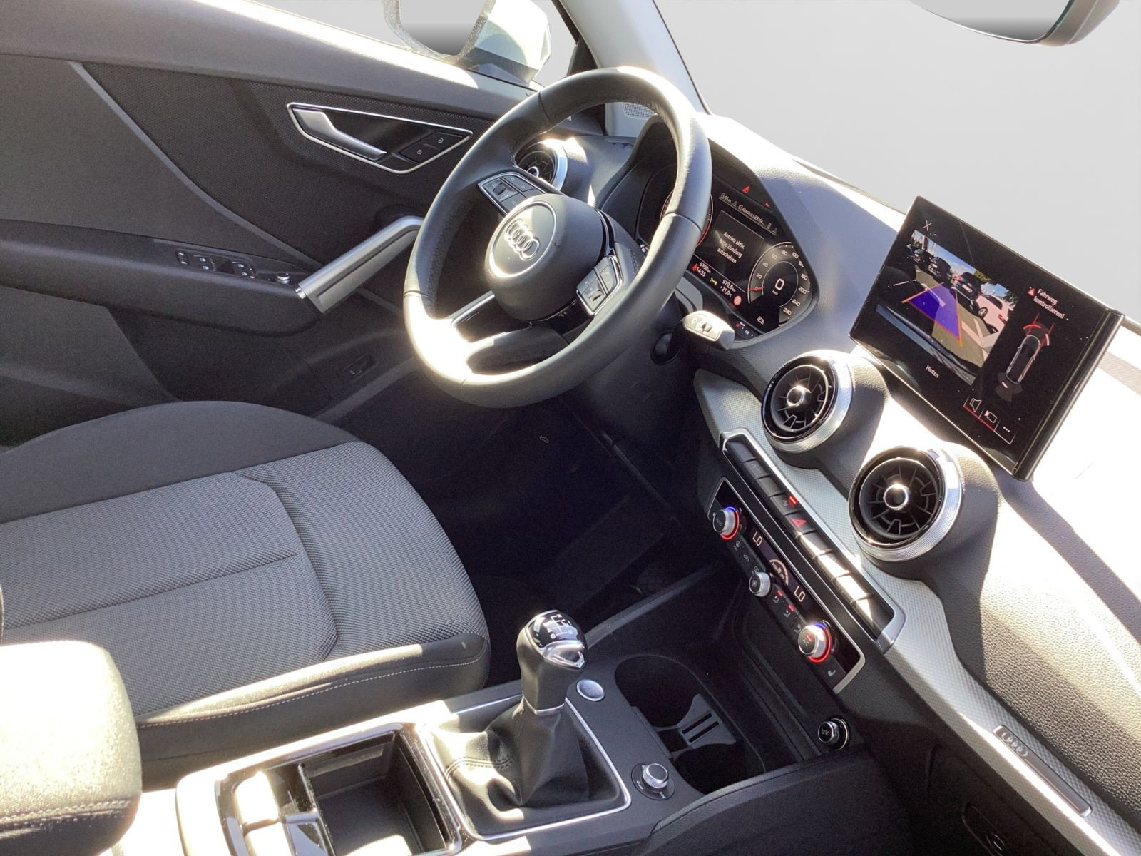 Audi - Q2_21