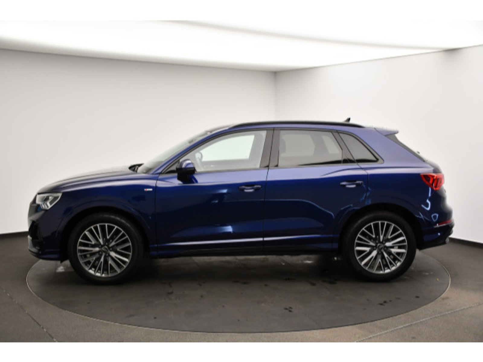 Audi - Q3_18
