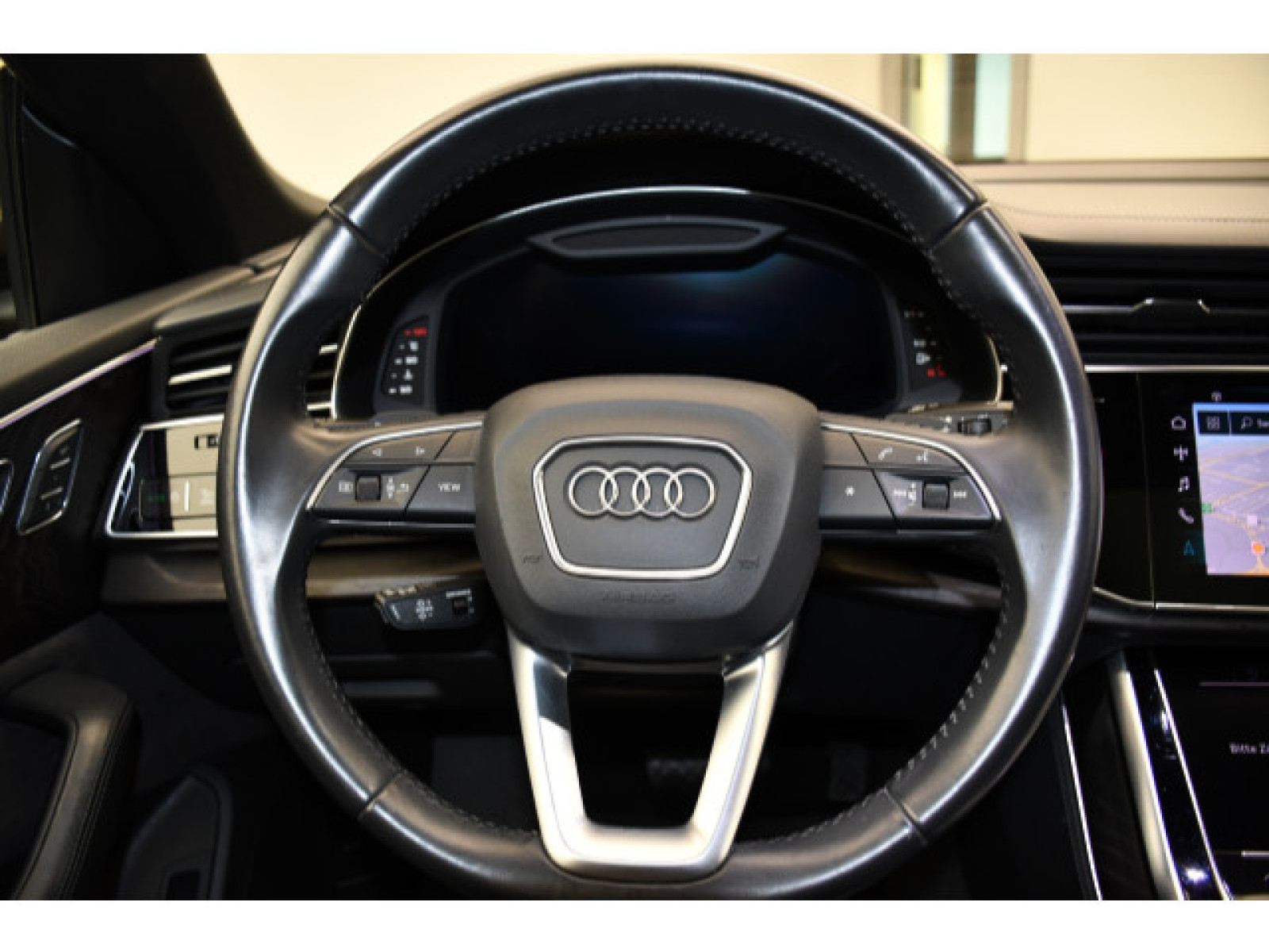 Audi - Q8_5