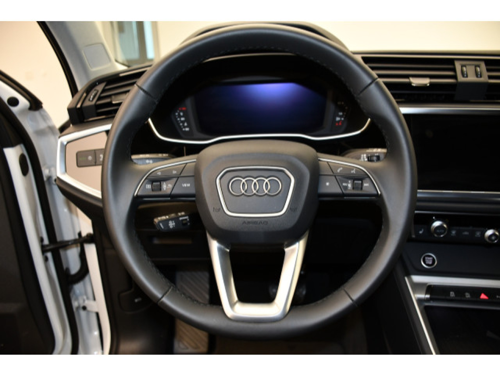Audi - Q3_7