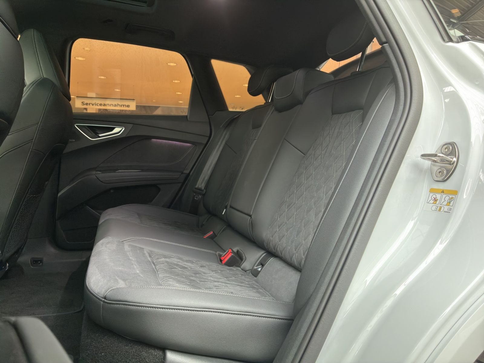 Audi - Q4 e-tron_16