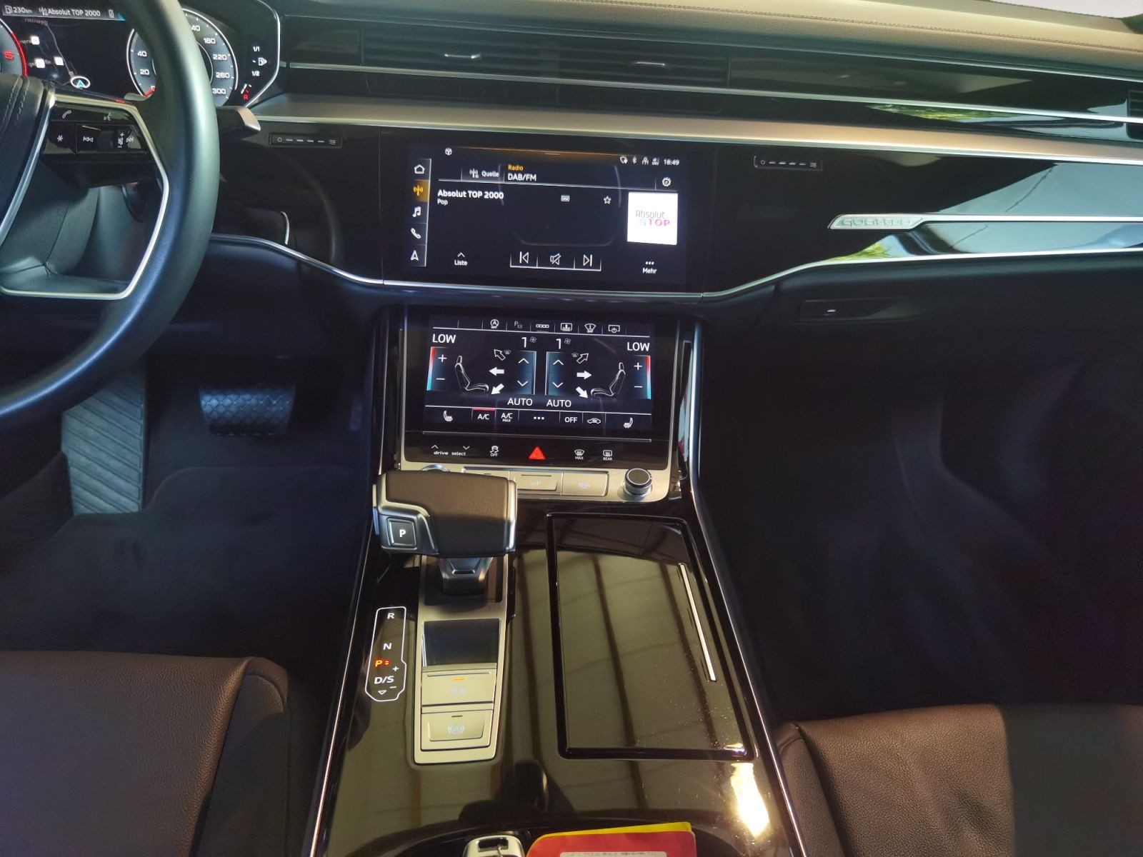 Audi - A8_12