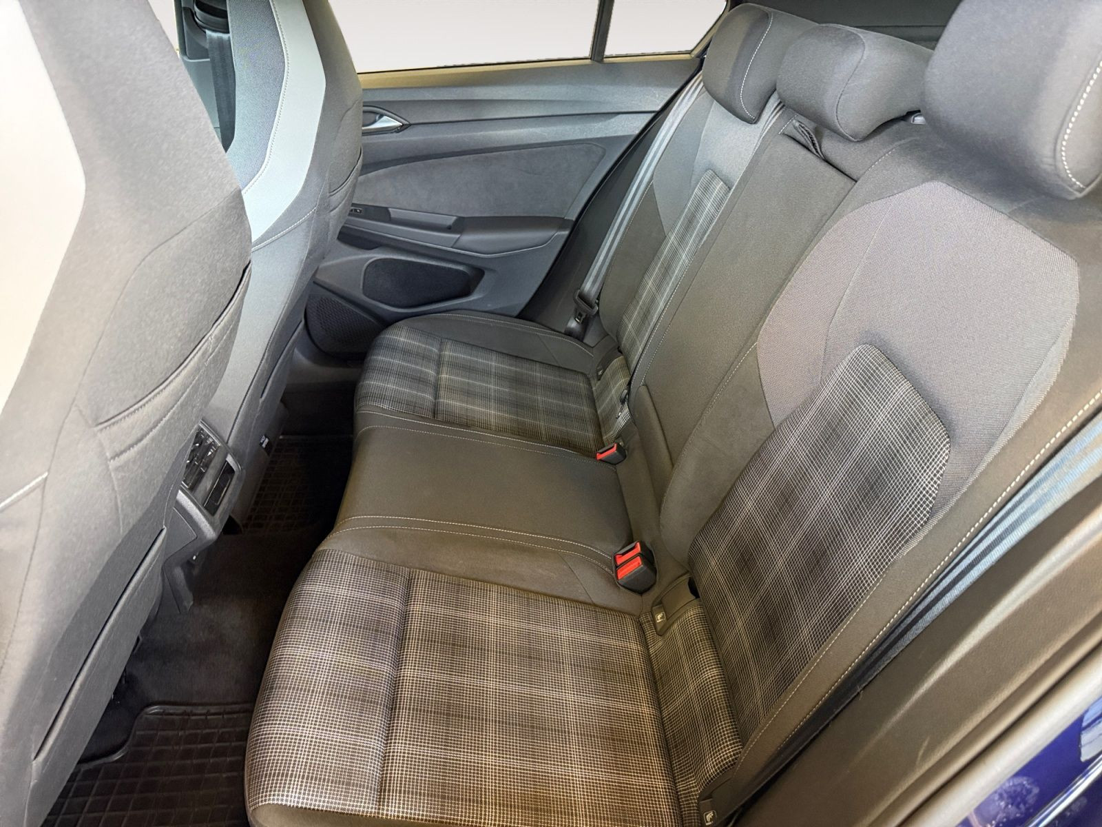 Volkswagen - Golf_16