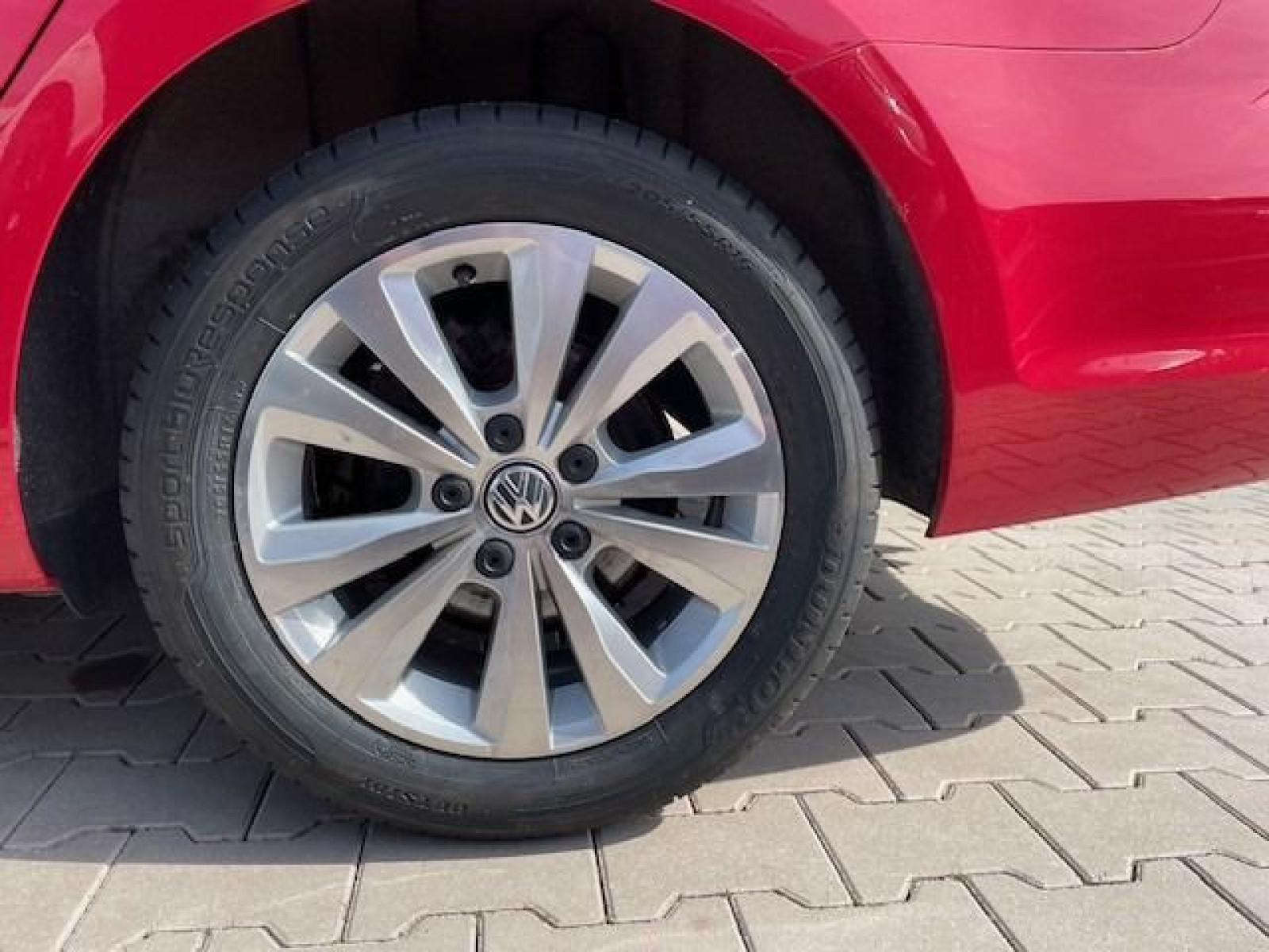 Volkswagen - Golf_5