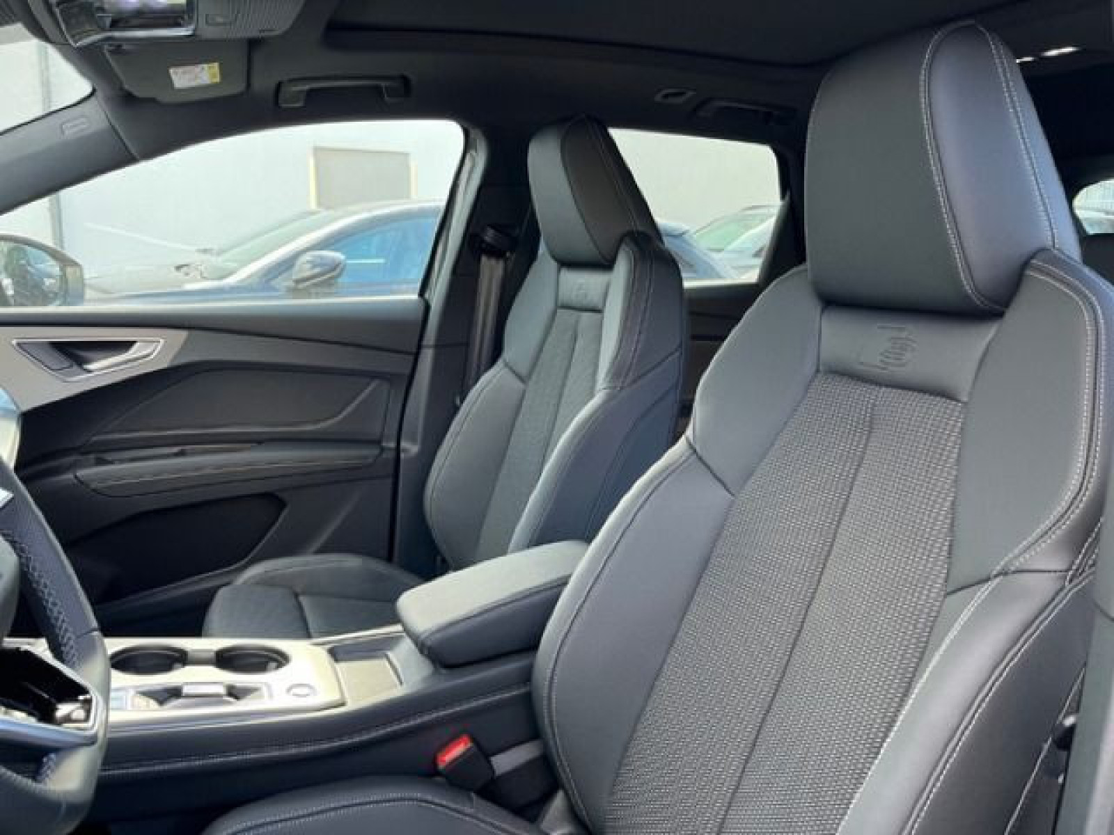 Audi - Q4 e-tron_12