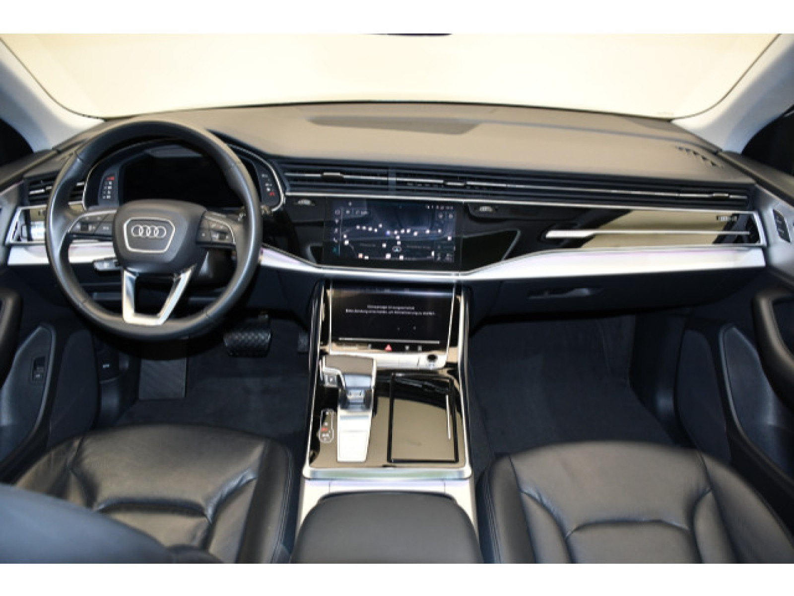Audi - Q8_4