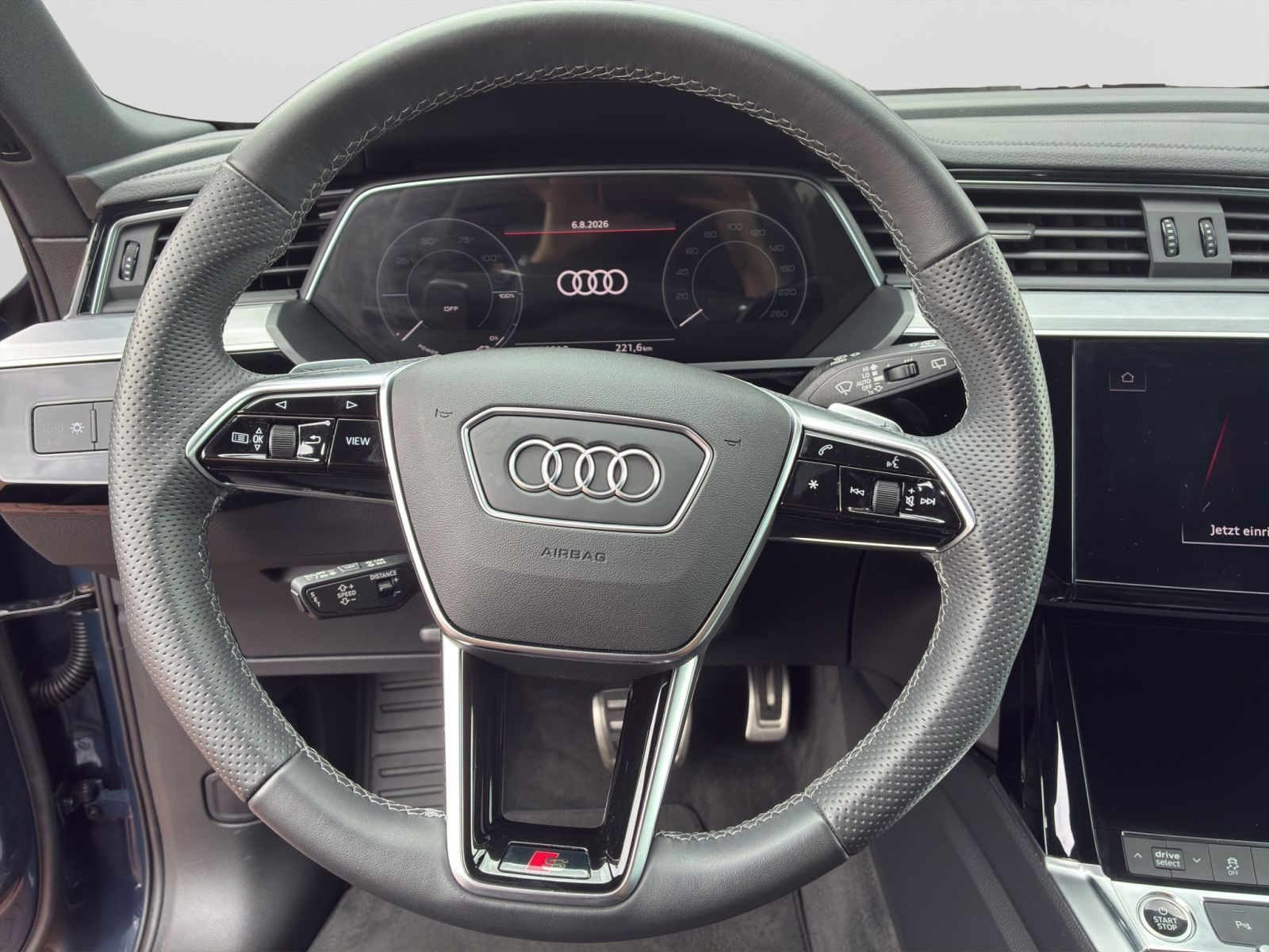 Audi - Q8 e-tron_10