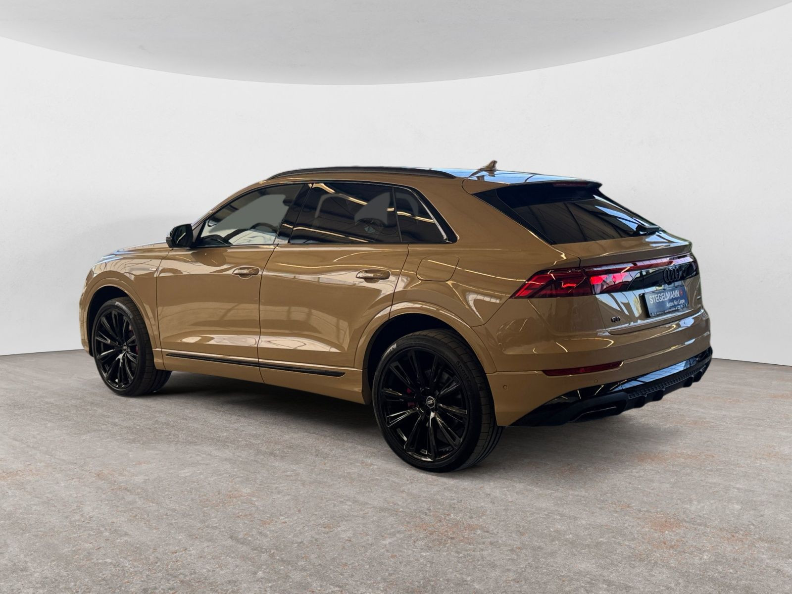 Audi - Q8_4
