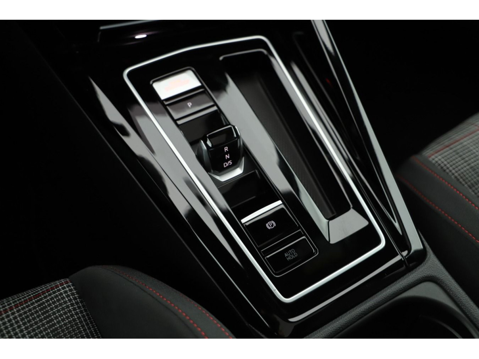 Volkswagen - Golf GTI_12